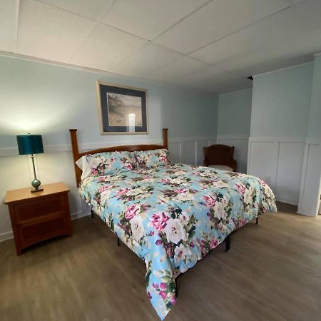 The Palms Motel Geneva-on-the-Lake Bagian luar foto