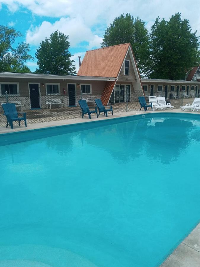 The Palms Motel Geneva-on-the-Lake Bagian luar foto